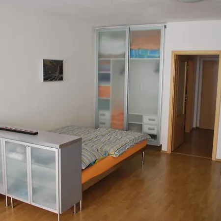 Apartment Chotesovska With Parking Place Prague