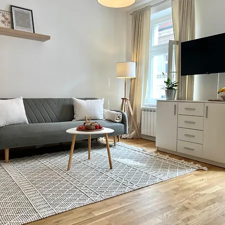 Apartament Treetess Centre