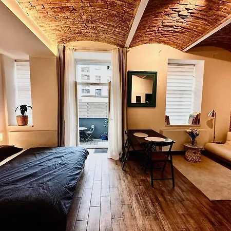 Apartment Authentic With Garden *