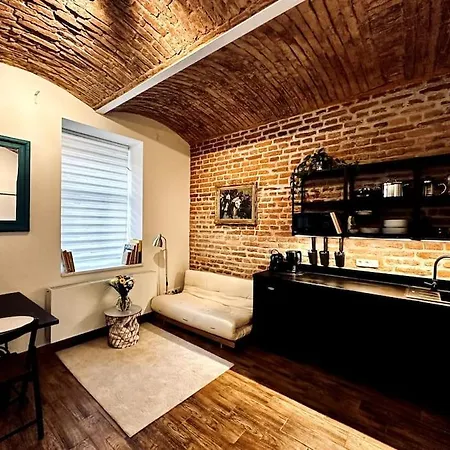 Apartment Authentic With Garden