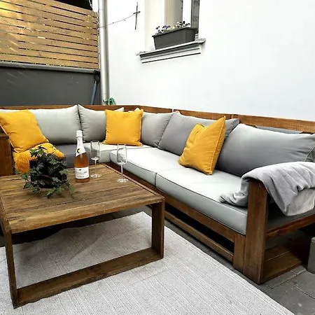 Authentic With Garden Apartment *