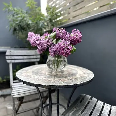 Authentic With Garden Apartment *