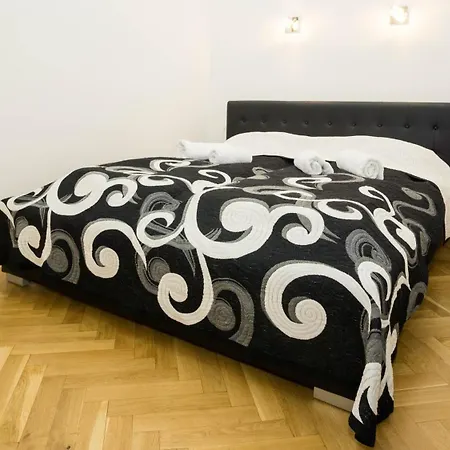 Black & White Apartment Prague By Wenceslas Square And Muzeum Lägenhet