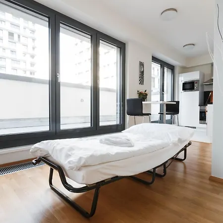 Days - Luxurious In Trendy Zizkov Praha