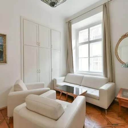 5 Single Confortable Beds At Charles Bridge Apartamento Praga