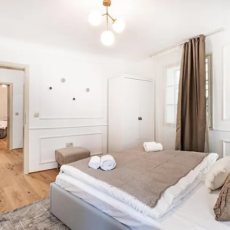 Appartamento Beautifully Renovated At Lesser Town