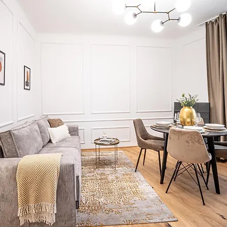 Appartamento Beautifully Renovated At Lesser Town *