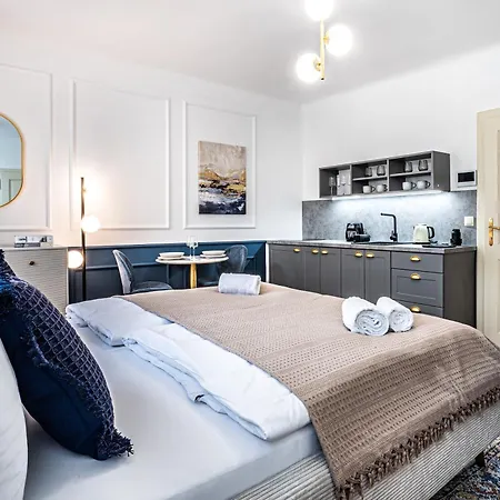 Appartamento Beautifully Renovated At Lesser Town *