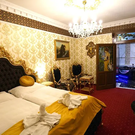 Hotell Liliova Old Town 4*
