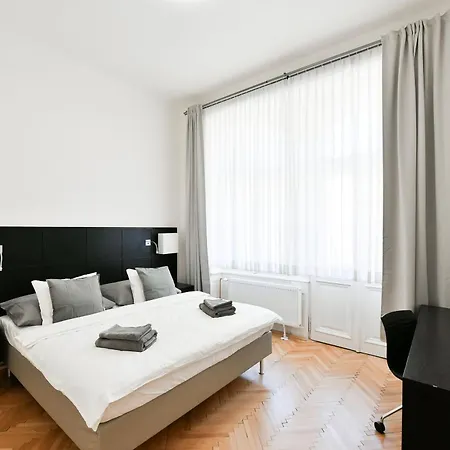 Wsp Petrin Garden Hotel apartamentowy *