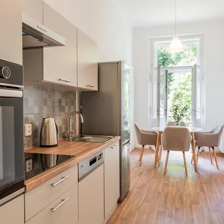 Wsp Petrin Garden Hotel apartamentowy Praga