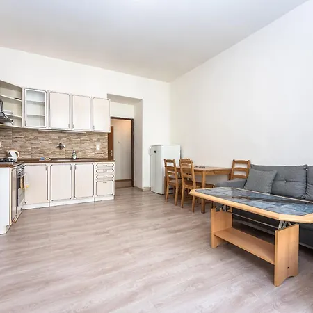 Apartment Charkovska 18 *