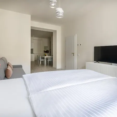 Kinsky Garden And By Dwellfort Aparthotel 4*