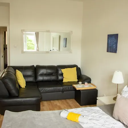 Double King Size Sunny In Castle Area Apartment