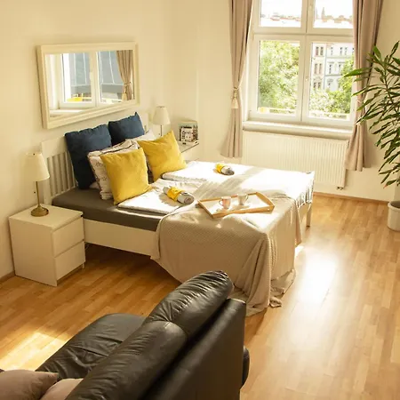 Double King Size Sunny In Castle Area Apartment Prague