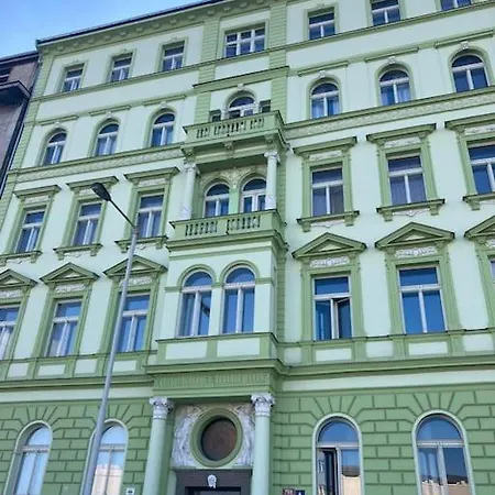 Beautiful Near Muzeum Apartment Prague