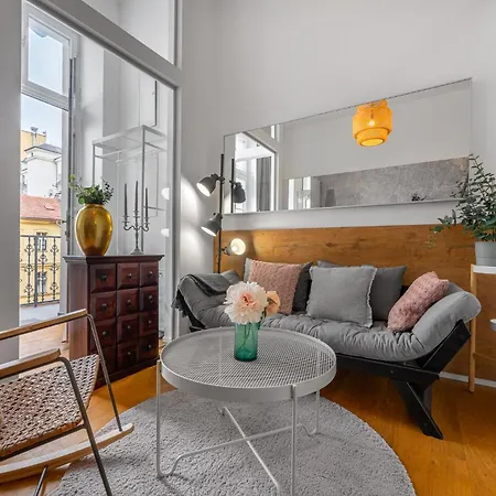 Elegant Located In The Centre Of *