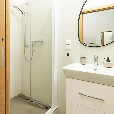 Modern & Spacious Near The Old Town Apartament Praga