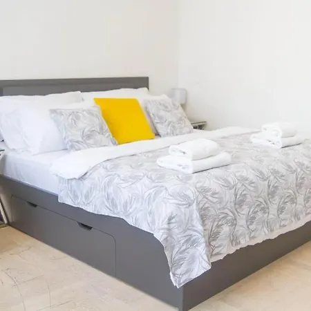 Apartment New Exclusive With Ac Nearby Metro Prag