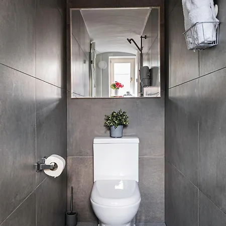 Apartment Homey In Lesser Town By Days Prague