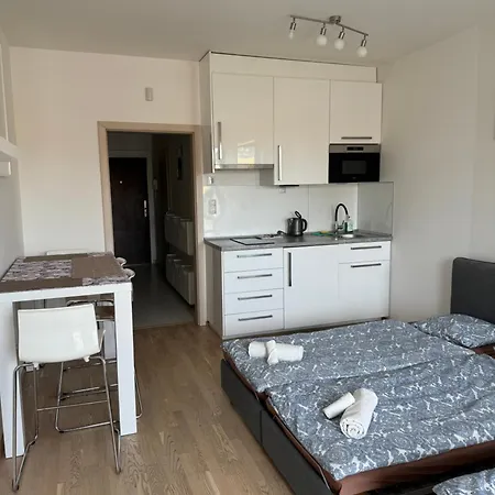 Apartment In Garden Towers Prague