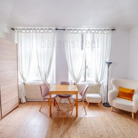 Апартаменты Cozy Close To Palmovka Прага
