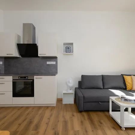 New&modern In Vibrant Area Near Centre! Apartment *