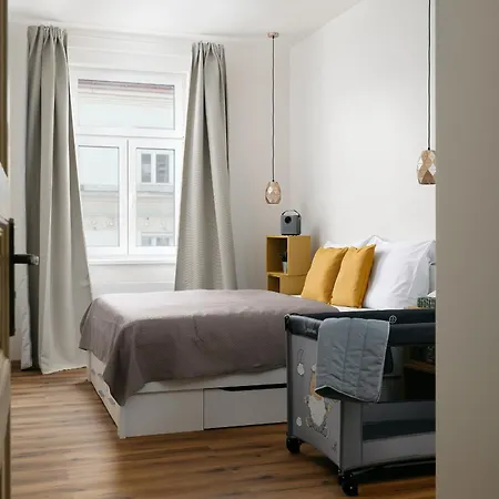 New&modern In Vibrant Area Near Centre! Apartment