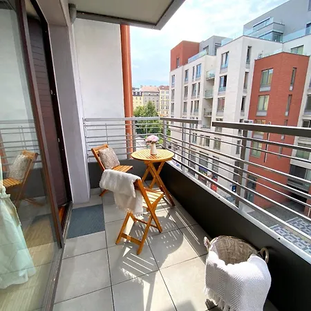 Spacious Near Center With Balcony And Garage Parking Apartment Prague