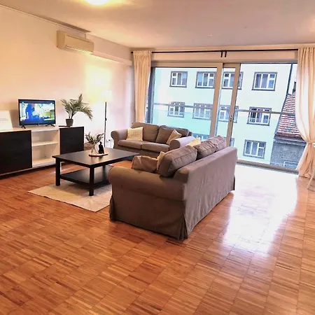 Spacious Near Center With Balcony And Garage Parking * Prague