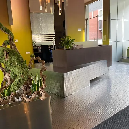 Apartment Spacious Near Center With Balcony And Garage Parking *