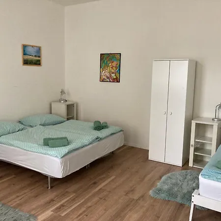 Enter Center Apartment *