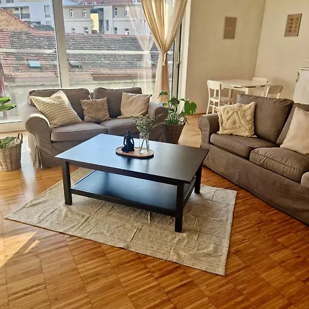 Spacious Near Center With Balcony And Garage Parking Apartment Prague