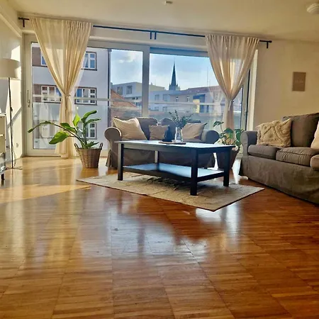 Spacious Near Center With Balcony And Garage Parking Apartment *
