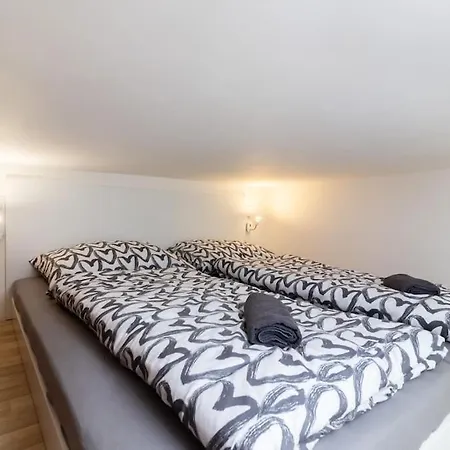 Appartement Mezzanine Beds, 10min To Centre With Offsite Parking Praag