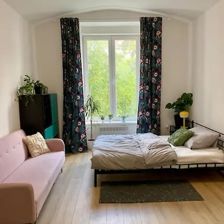 Cute Botanical Flat Near By Zizkov Tower