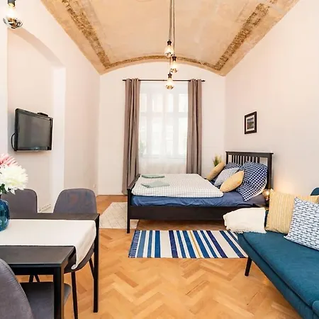 Cosy, Retro-styled Flat In Beautiful Zizkov Apartment Prague