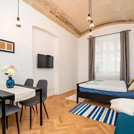 Cosy, Retro-styled Flat In Beautiful Zizkov * Prague