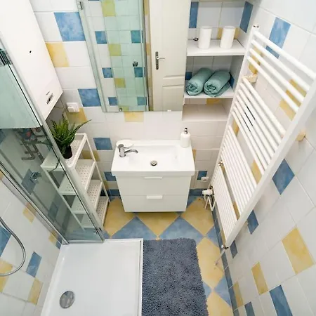 Cosy, Retro-styled Flat In Beautiful Zizkov
