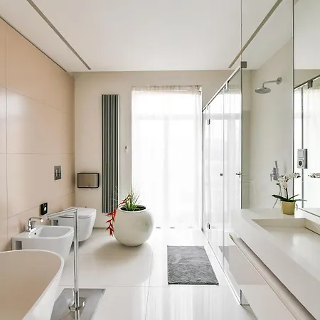 Presidential Penthouse, 303m2, Jacuzzi On Terrace, Sauna, 6bdrm, 4bthrm, Ac, Lift Apartment