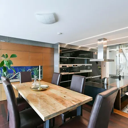 Presidential Penthouse, 303m2, Jacuzzi On Terrace, Sauna, 6bdrm, 4bthrm, Ac, Lift Apartment *