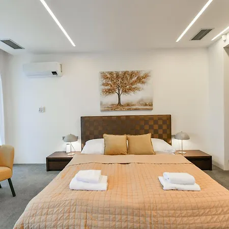 Presidential Penthouse, 303m2, Jacuzzi On Terrace, Sauna, 6bdrm, 4bthrm, Ac, Lift Apartment *