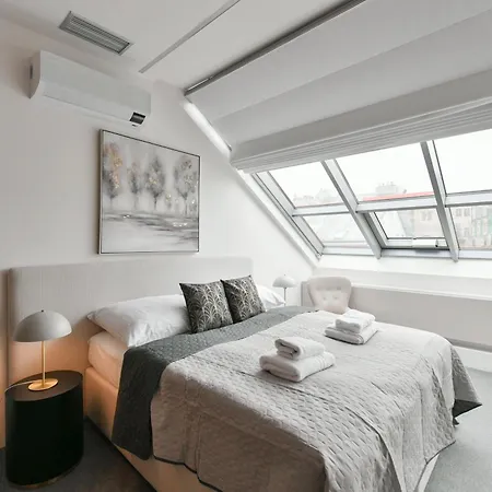 Apartment Presidential Penthouse, 303m2, Jacuzzi On Terrace, Sauna, 6bdrm, 4bthrm, Ac, Lift *