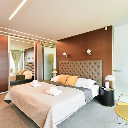Apartment Presidential Penthouse, 303m2, Jacuzzi On Terrace, Sauna, 6bdrm, 4bthrm, Ac, Lift