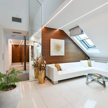 Presidential Penthouse, 303m2, Jacuzzi On Terrace, Sauna, 6bdrm, 4bthrm, Ac, Lift Apartment