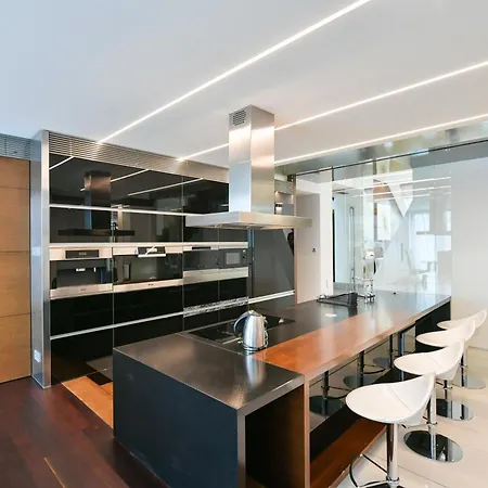 Presidential Penthouse, 303m2, Jacuzzi On Terrace, Sauna, 6bdrm, 4bthrm, Ac, Lift Apartment *