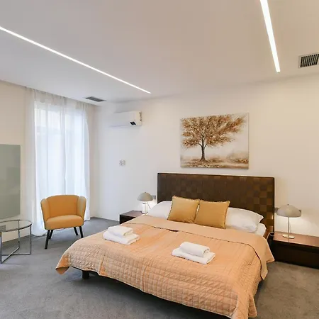 Presidential Penthouse, 303m2, Jacuzzi On Terrace, Sauna, 6bdrm, 4bthrm, Ac, Lift *