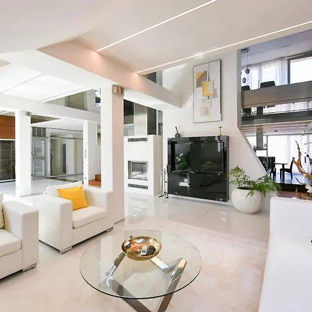 Presidential Penthouse, 303m2, Jacuzzi On Terrace, Sauna, 6bdrm, 4bthrm, Ac, Lift * Prague