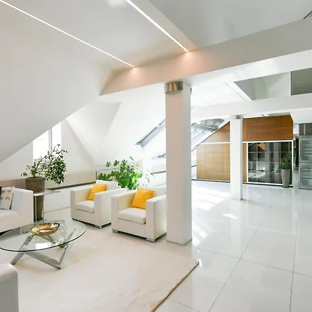Presidential Penthouse, 303m2, Jacuzzi On Terrace, Sauna, 6bdrm, 4bthrm, Ac, Lift Apartment Prague