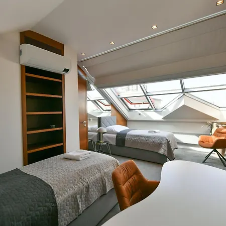 Presidential Penthouse, 303m2, Jacuzzi On Terrace, Sauna, 6bdrm, 4bthrm, Ac, Lift Apartment *